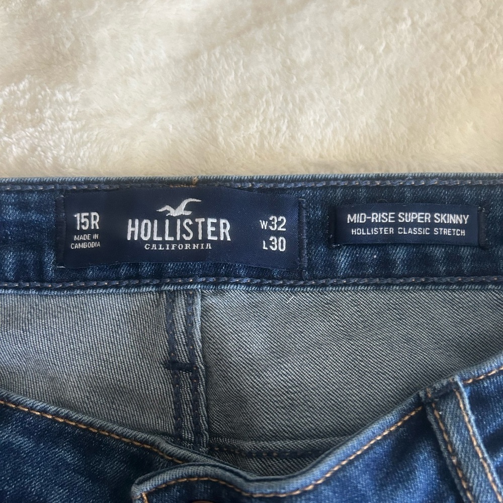 Hollister Women's Distressed Skinny Jeans - Dark Blue - Picture 3 of 4